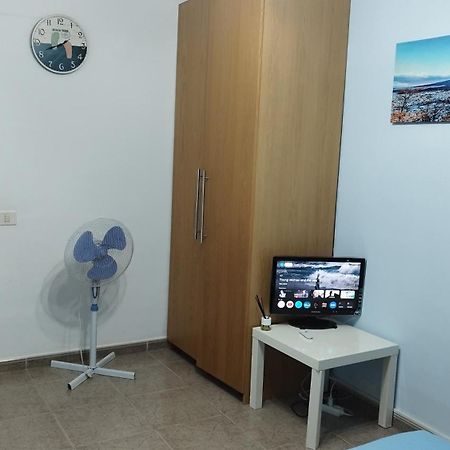 Los Cristianos Centro, Room With A Private Bathroom In Shared Apartment Arona  Exterior photo